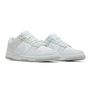Nike Women’s Dunks